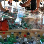 Plastic Dining Room: l'eco-ristorante costruito su bottiglie riciclate 